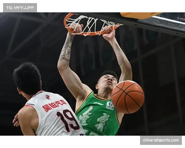 技术分析：慢镜头显示，一次成功的底线球战术源于对防守人习惯的精准预判